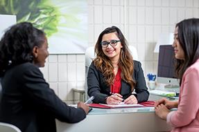 UR 6- women-meeting